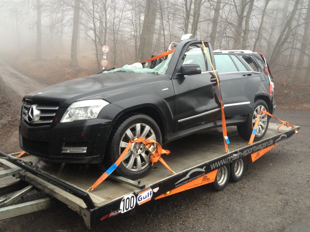 Mercedes Unfallwagen Überschlag - Crash-Sportwagen