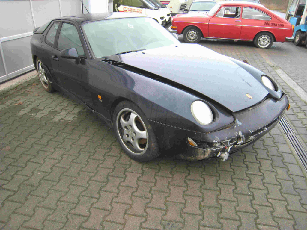 Unfall 968 Porsche in Nachtblau 